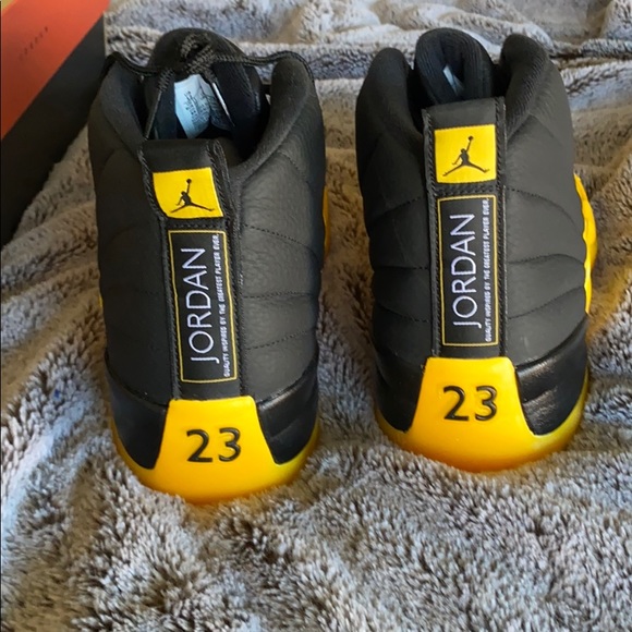 Jordan 12 Retro - University Gold - Picture 4 of 6